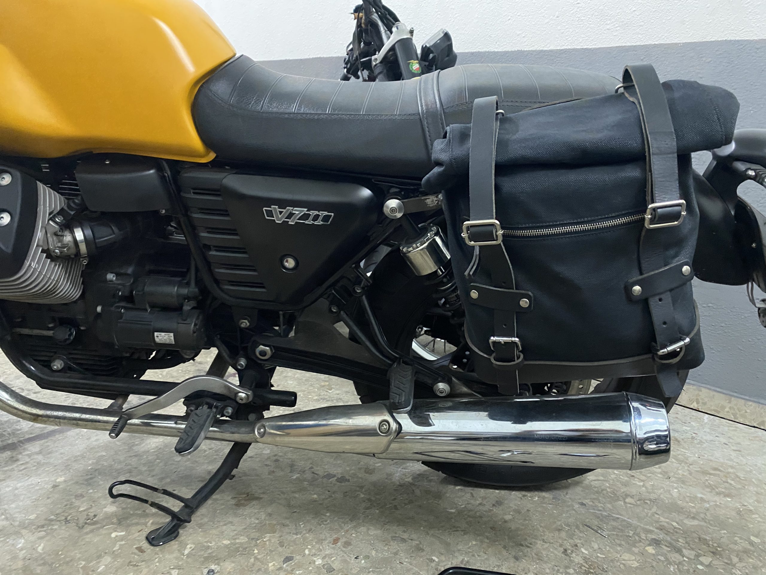 Moto guzzi- Support de fixation d'échappement haut - Moto Guzzi V7