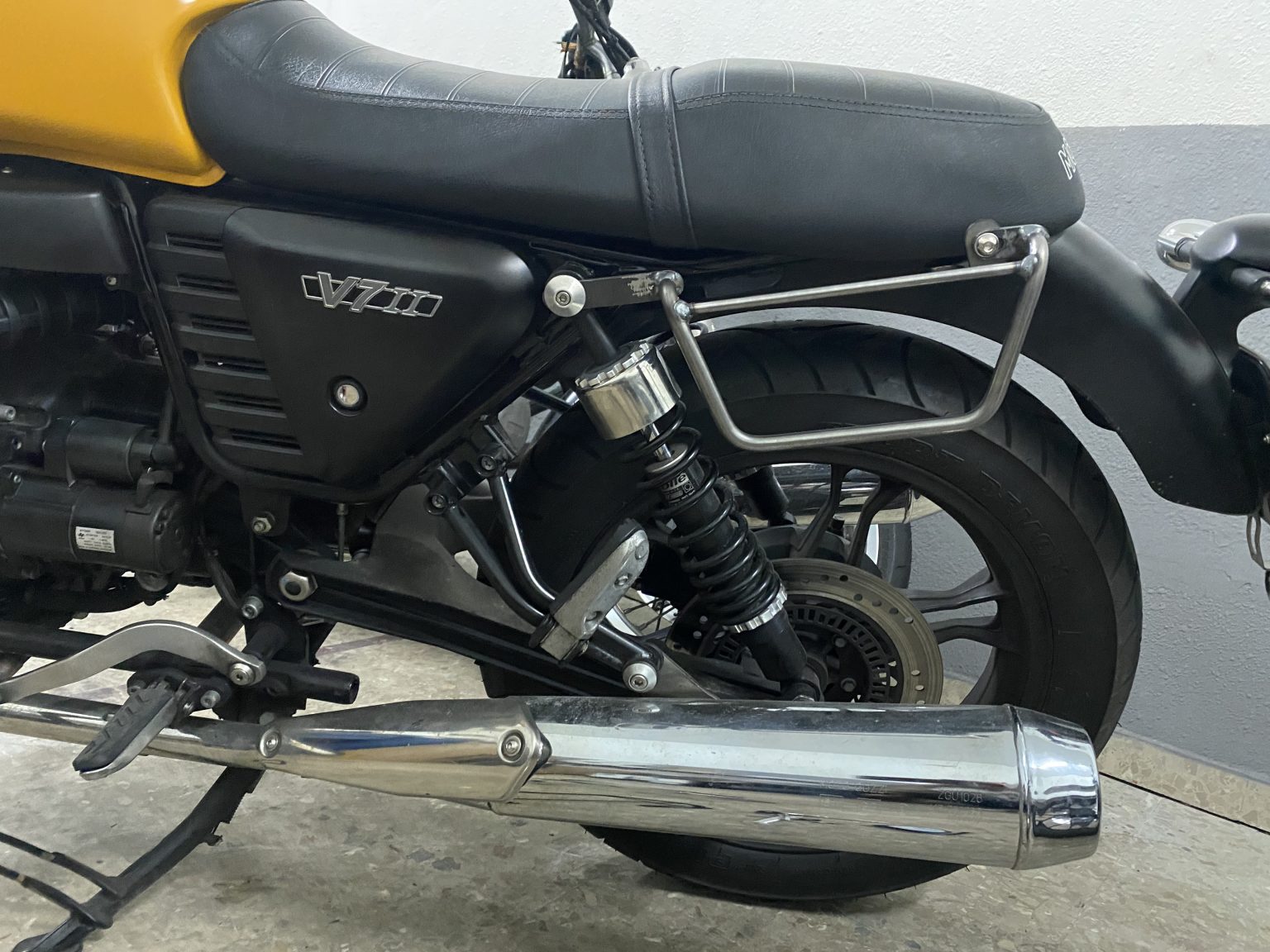 Support sacoche (simple côté) MotoGuzzi V7 Satin Black La Poderosa
