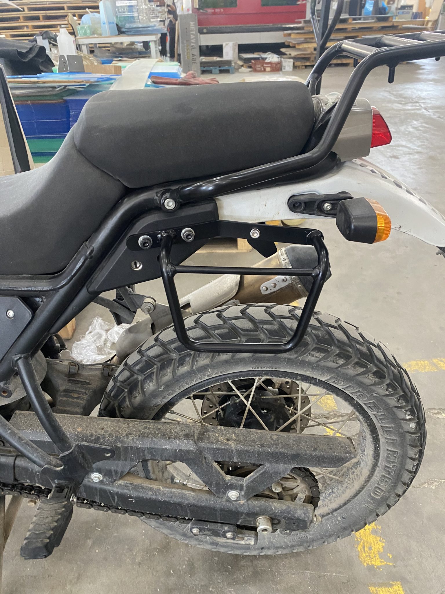 Saddlebag holder Royal Enfield Himalayan Satin black La Poderosa