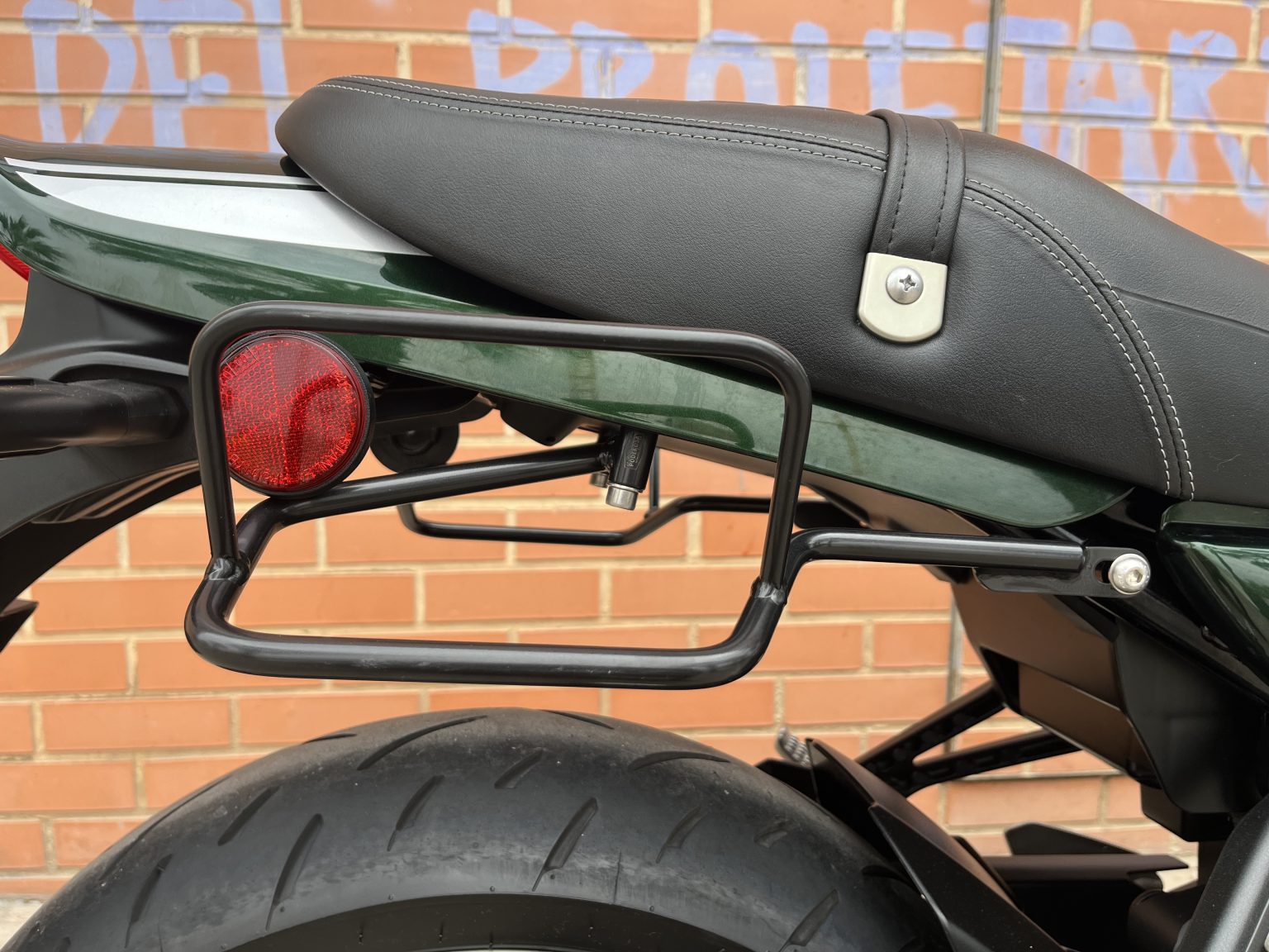Support De Sacoche Moto Universel En Fer - Fixation Selle Stable & Robuste