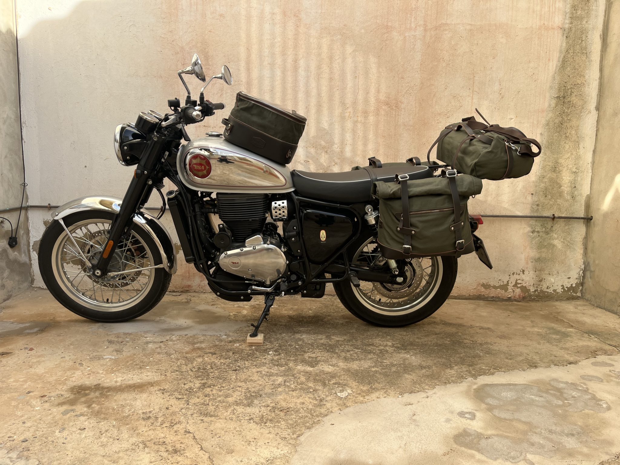 Full set Rear luggage carrier and racks for saddlebags BSA Goldstar 650 ...