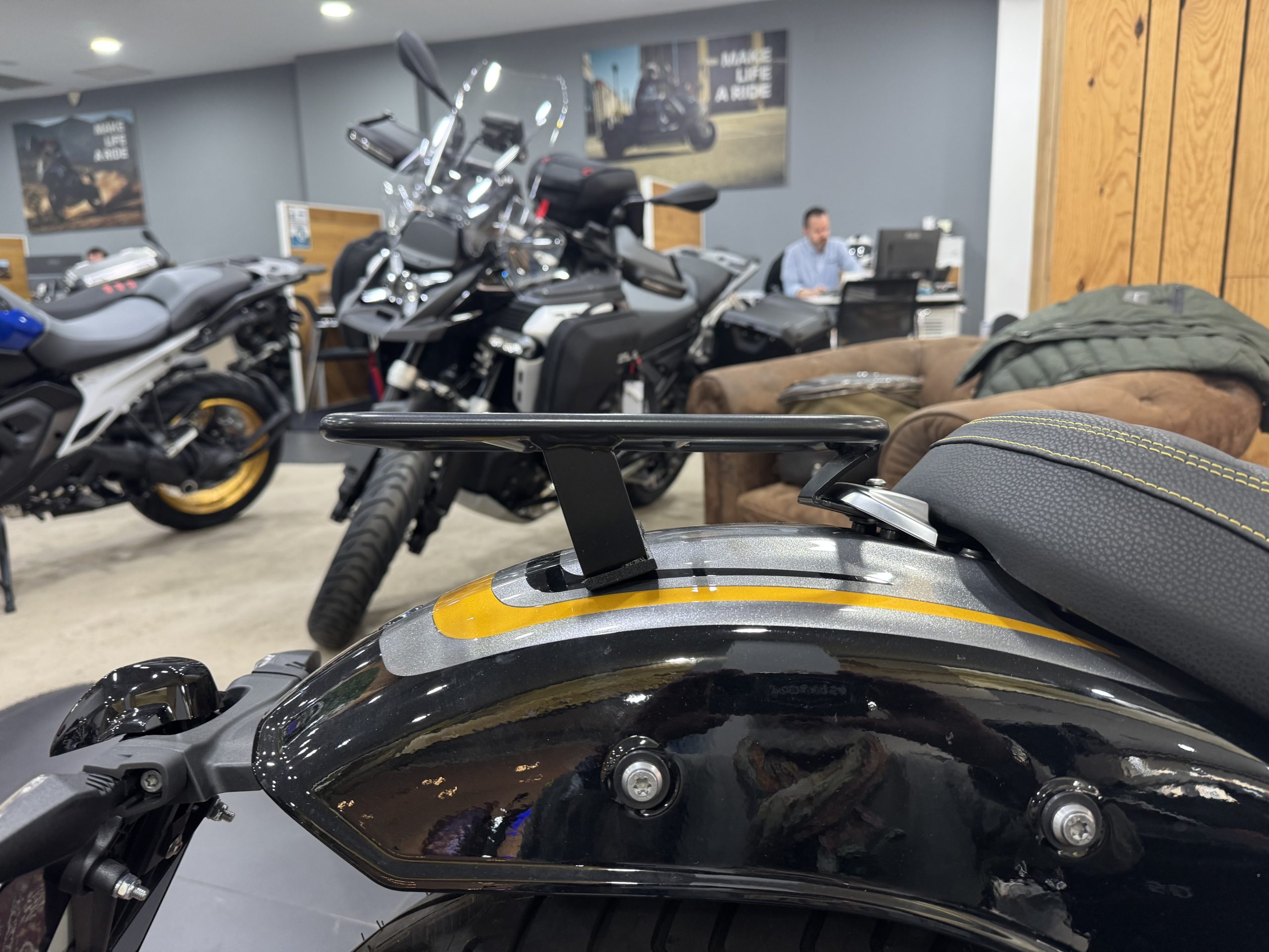 Bmw R12 Cruiser tailgate rack lateral view